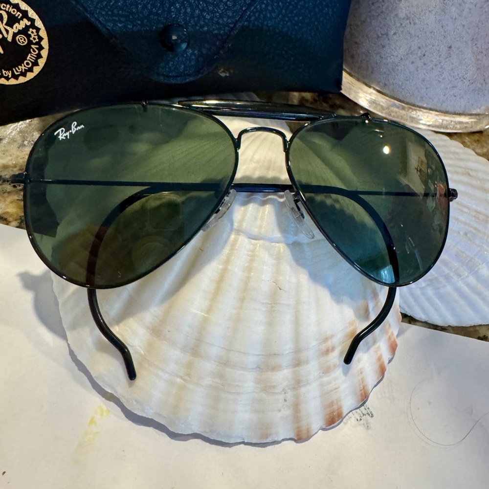 Ray-Ban Dark Frame Aviator Sunglasses